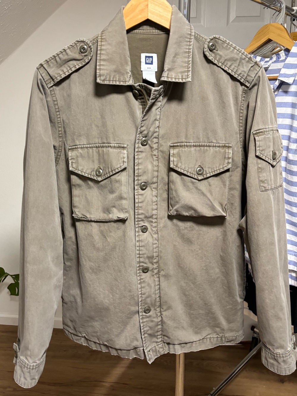 GAP army green field jacket with epaulettes, size small